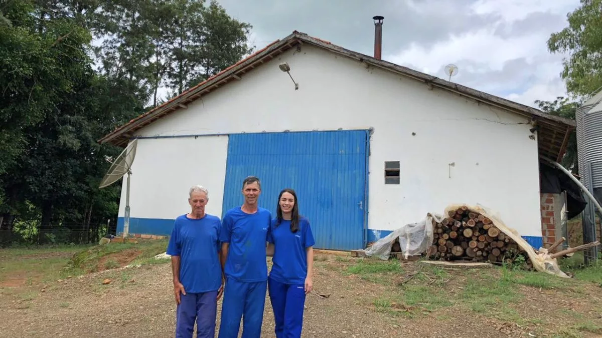 “Você quer tocar o aviário?" – Como Larissa Pagani assumiu a avicultura familiar no Paraná