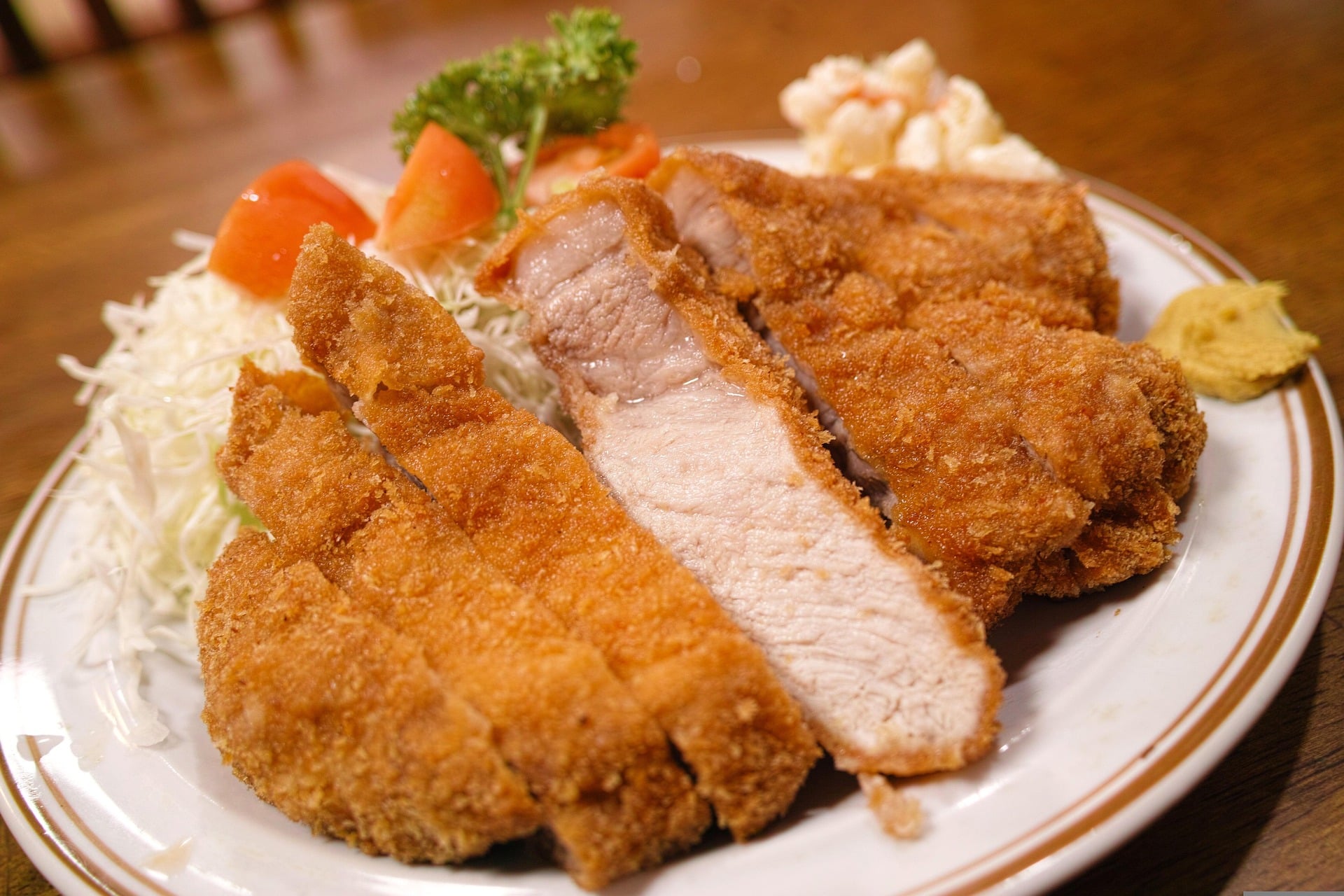 tonkatsu. prato típico do Japão feito com carne suína