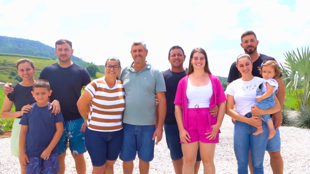 Produtor troca mineração por avicultura, vê negócio crescer e traz filhos de volta ao campo Produtor troca mineração por avicultura, vê negócio crescer e traz filhos de volta ao campo