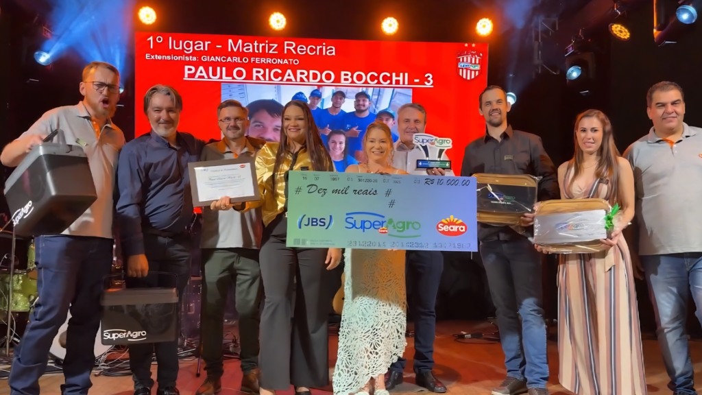 Premiação SuperAgro celebra 10 anos e consagra os campeões da avicultura Premiação SuperAgro celebra 10 anos e consagra os campeões da avicultura