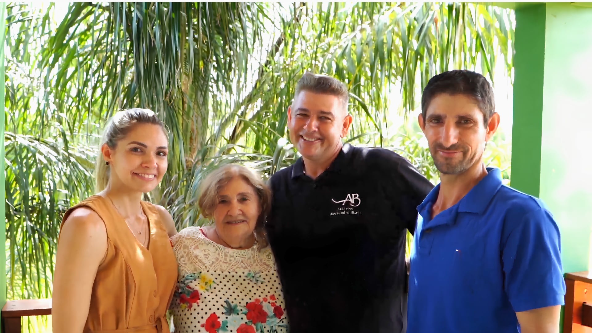 Irmãos vencem o medo e transformam pequena propriedade rural em potência da avicultura