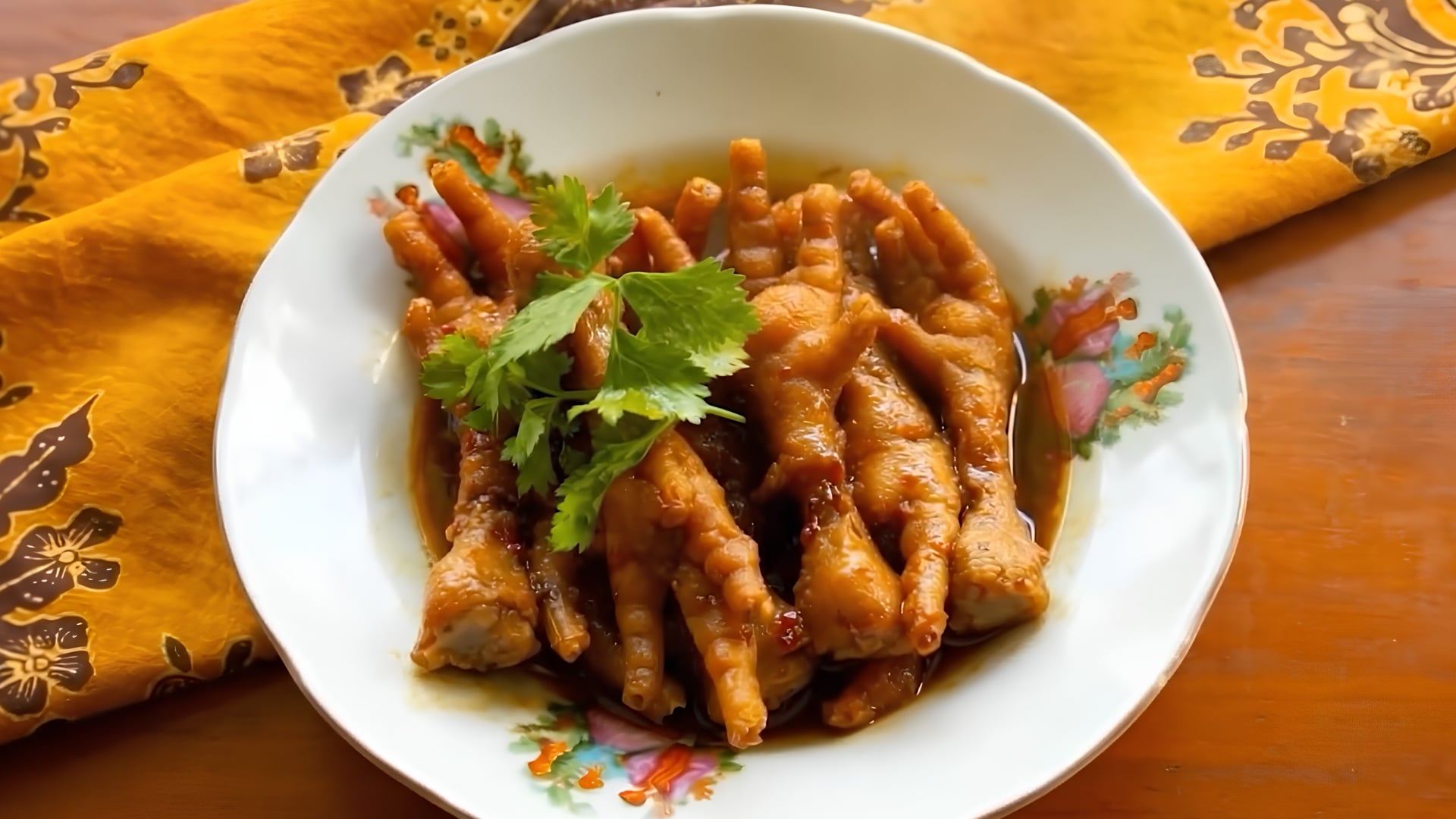 Febre do colágeno e boom na China transformam o pé de frango em queridinho das redes