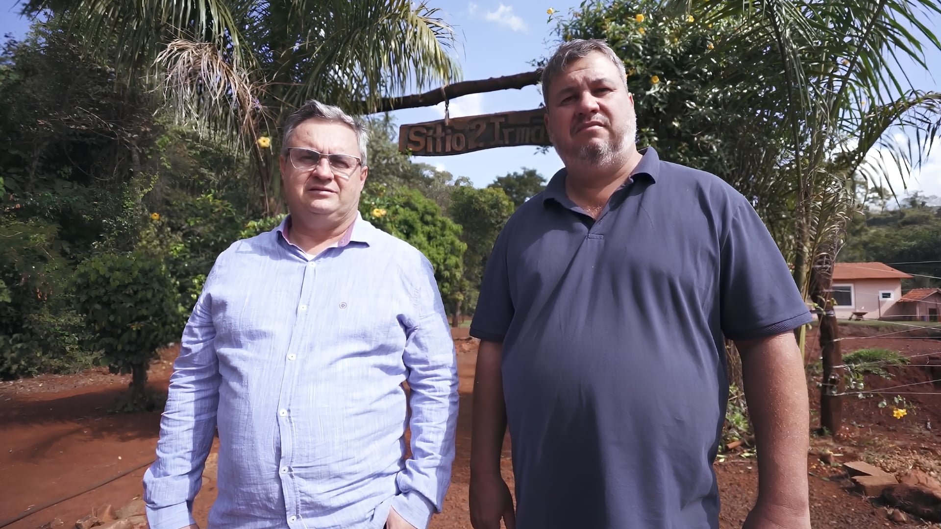 Após 40 anos, irmãos deixam a aposentadoria e voltam às origens na avicultura